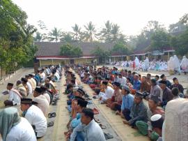 BEGINI SUASANA SHALAT IDUL ADHA DI HALAMAN SD BUYUTAN